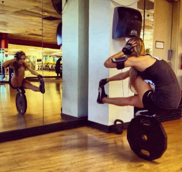 Girl Pistol Squatting on 45lb Weight